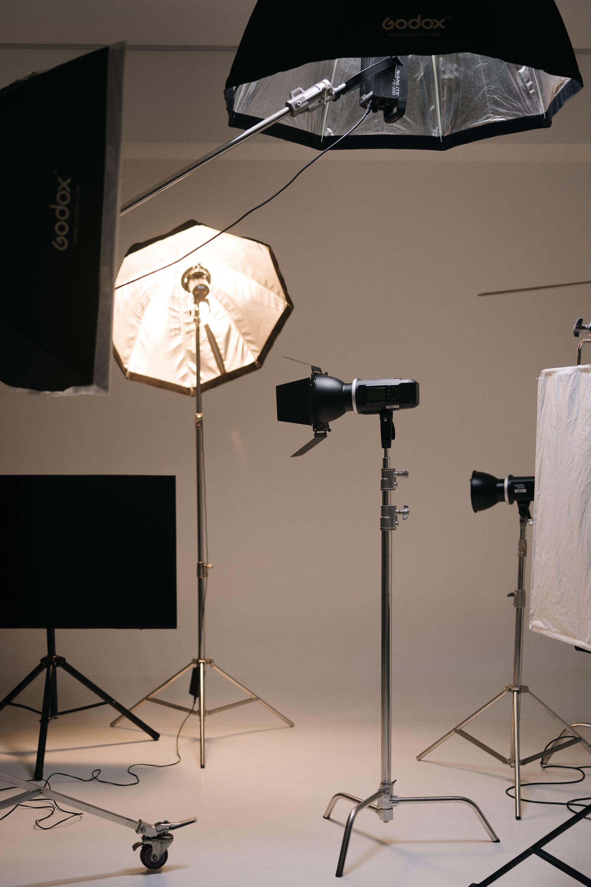 LED fixtures & modifiers